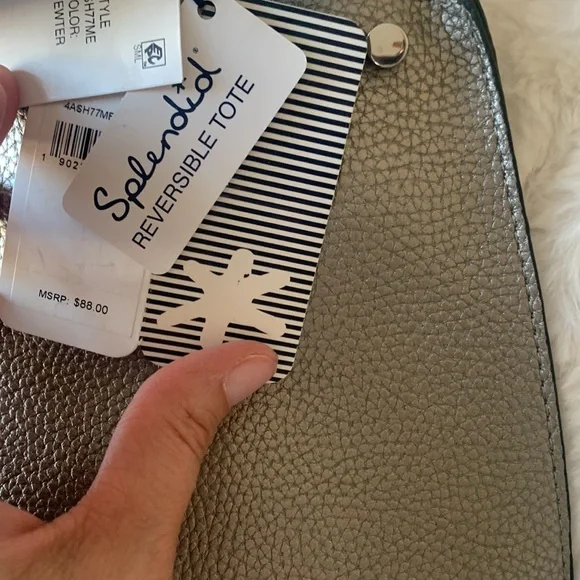 NWT Splendid Reversible Tote Pewter/blue& white inside magnetic closure - Picture 7 of 8